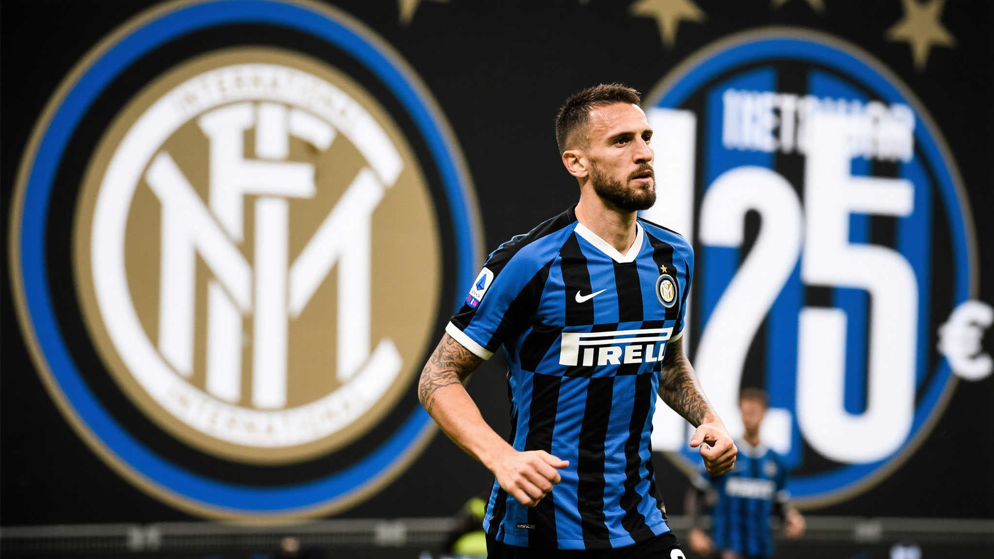 在全球足球俱乐部市场竞争日益激烈的背景下，节省开支